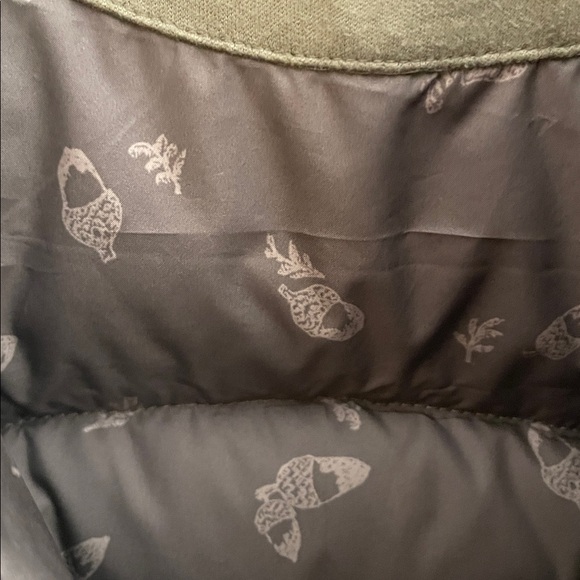 Patagonia Down BIVY Women Olive and Cream Puffer Vest medium LIKE NEW - Picture 6 of 11